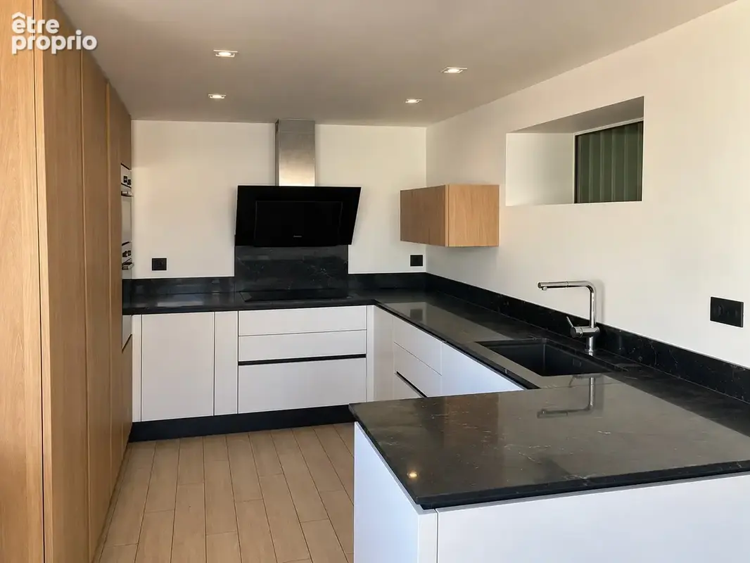 Exceptionnel appartement en dernier etage au coeur du centre-ville hyerois - photo 5