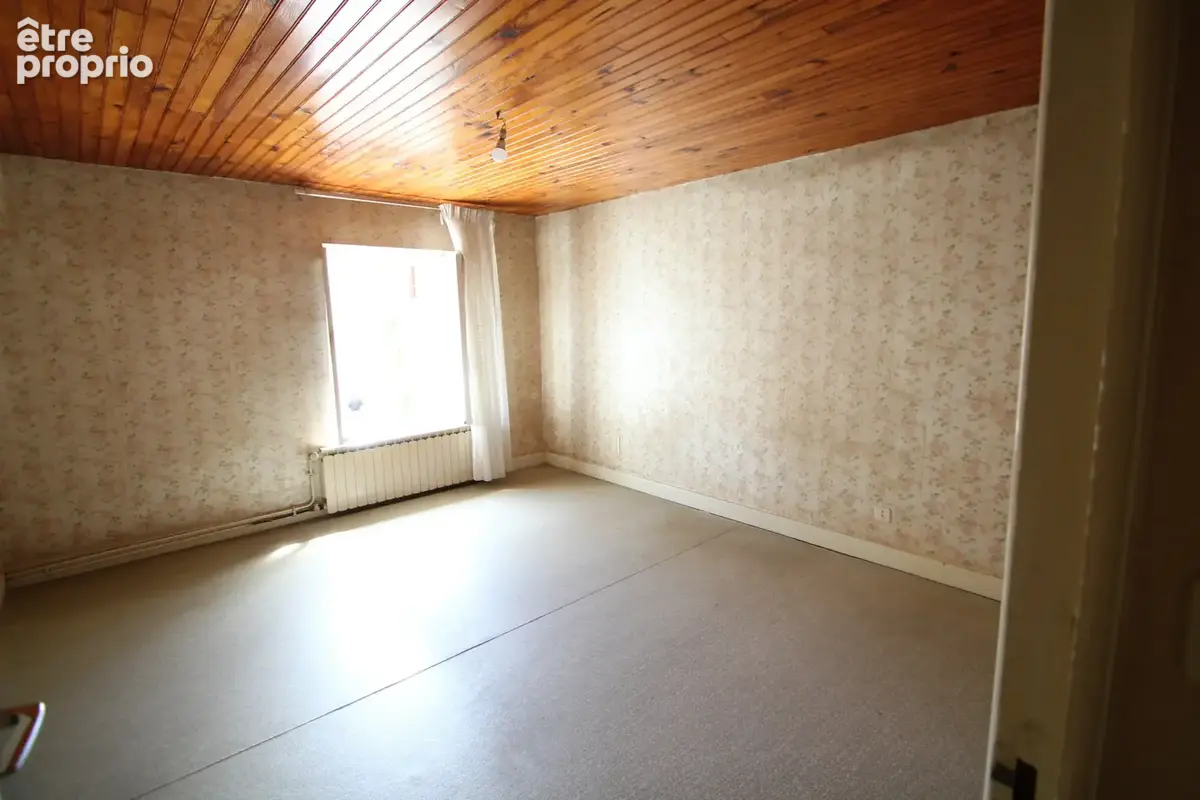 Maison de village avec Appartement, Garage et terrain. - photo 8