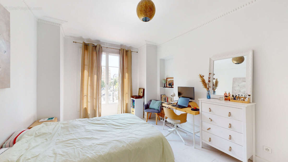 Appartement à PARIS-14E