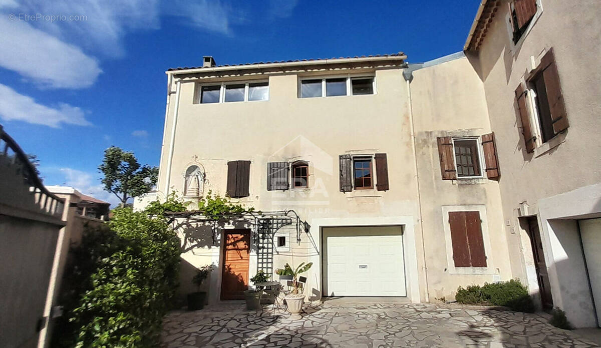 Maison à MAILLANE