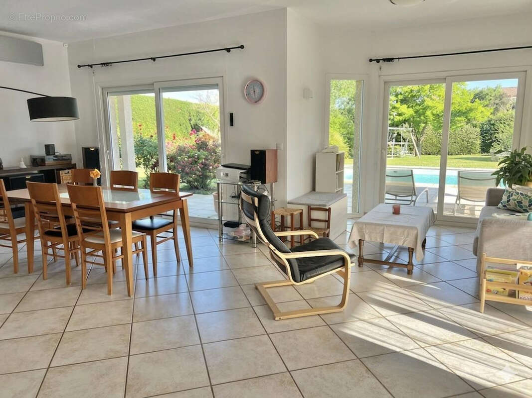 Maison à MAUBEC