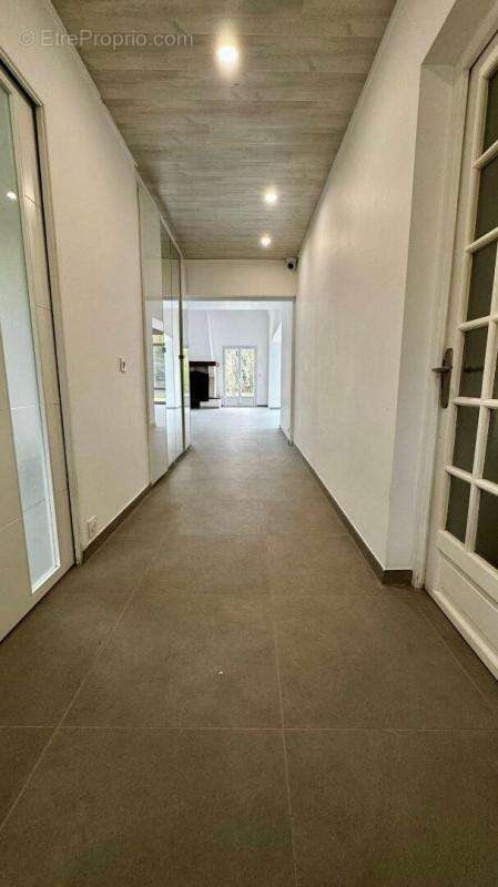 Propriété d'exception  221 m² de luminosité sur  presque 3 000 m² de terrain - photo 10