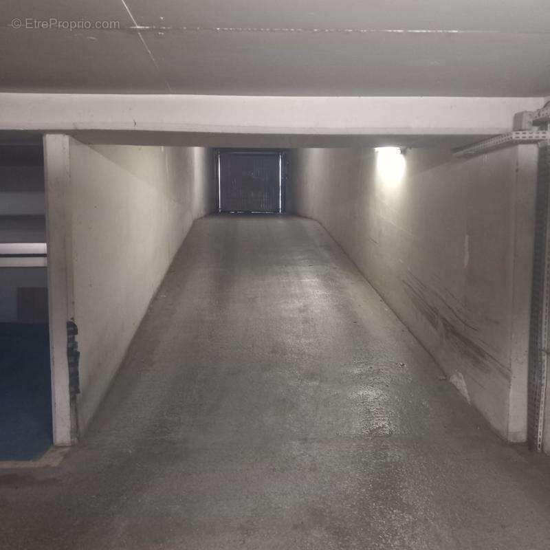 Parking à PARIS-15E