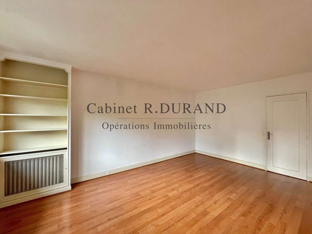 Appartement à LA GARENNE-COLOMBES