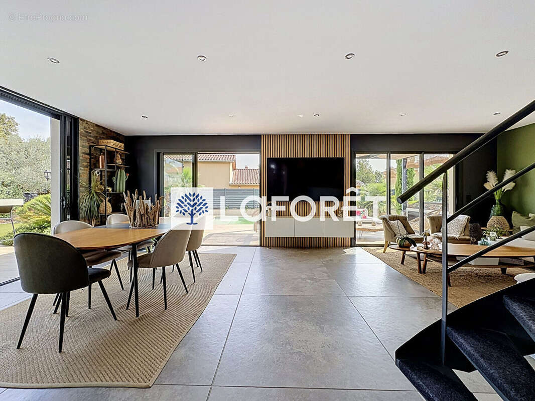 Villa Mas Rillier 5 pièces 145.30 m² avec jardin, piscine et garage - photo 5