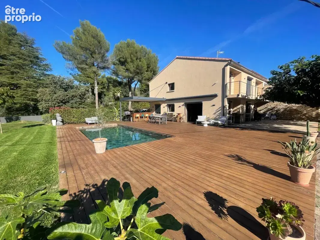 A vendre sanary sur mer 83110 arriere pays superbe villa familiale au cour d un environnement campagne - photo 1