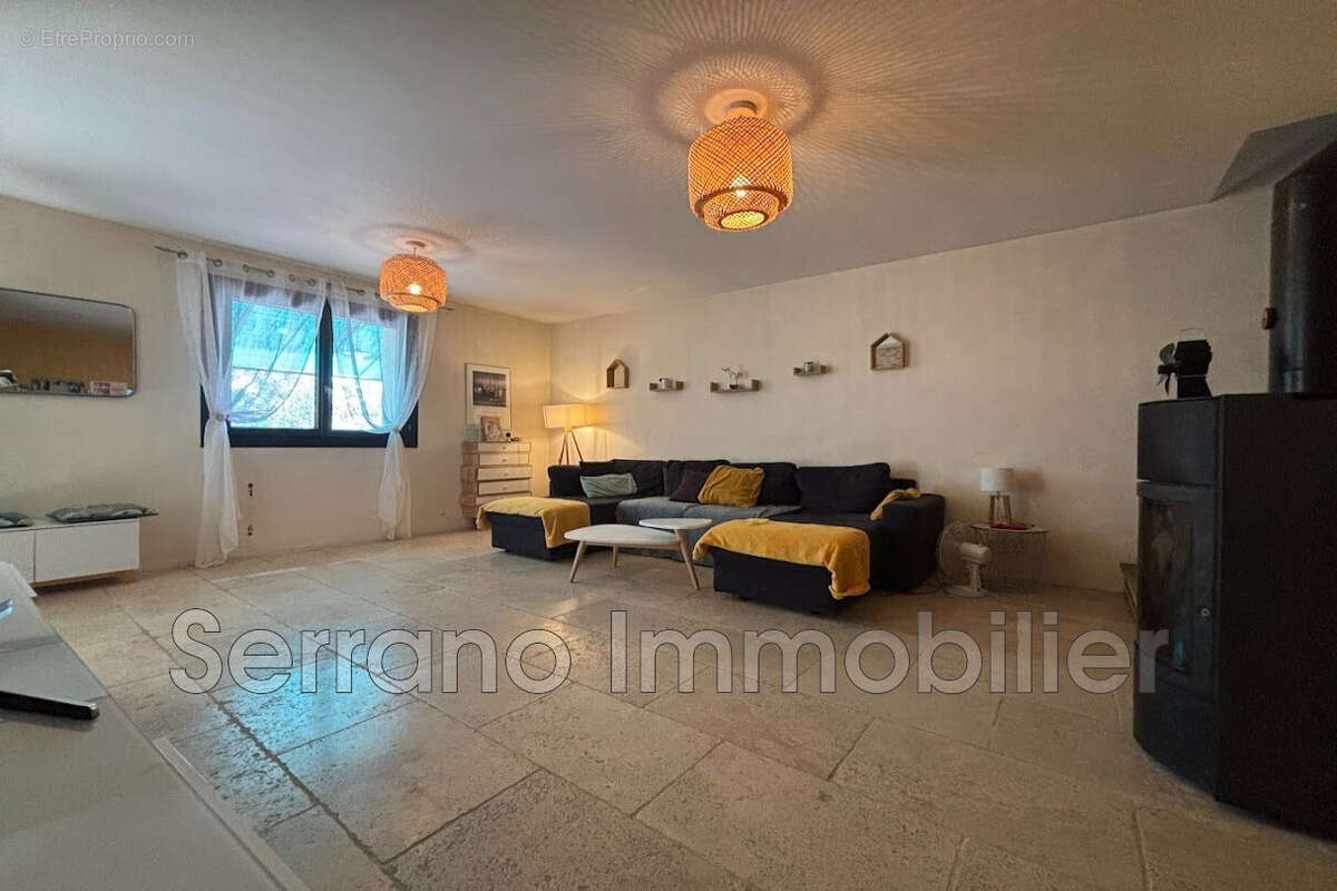 Maison 145 m² à Vallabregues  - photo 2