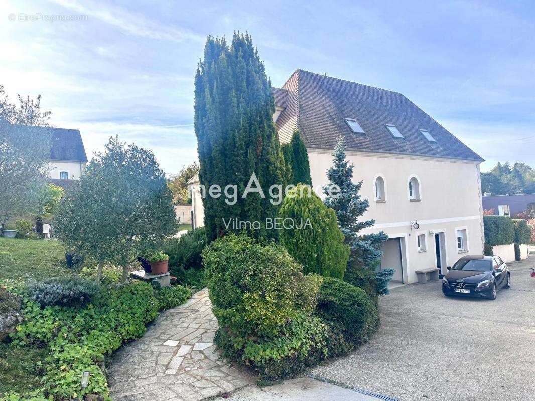 Maison à PONT-SUR-YONNE