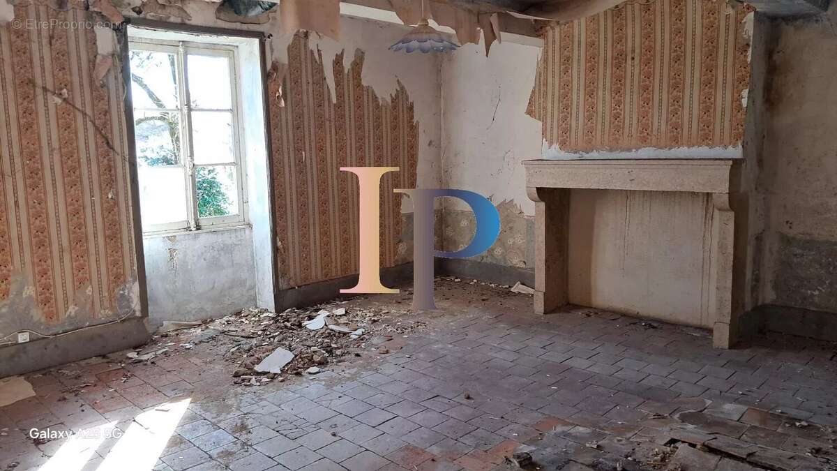 Maison à LA CLAYETTE