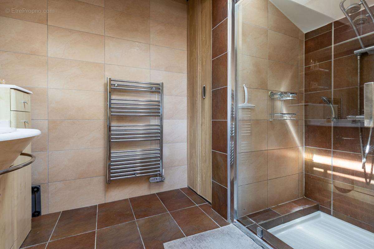 Maison Mouzillon 6 P . 4 Chs . Bureau . 177.85 M² . Double garages . T 1153 M² . Sous-sol - photo 9