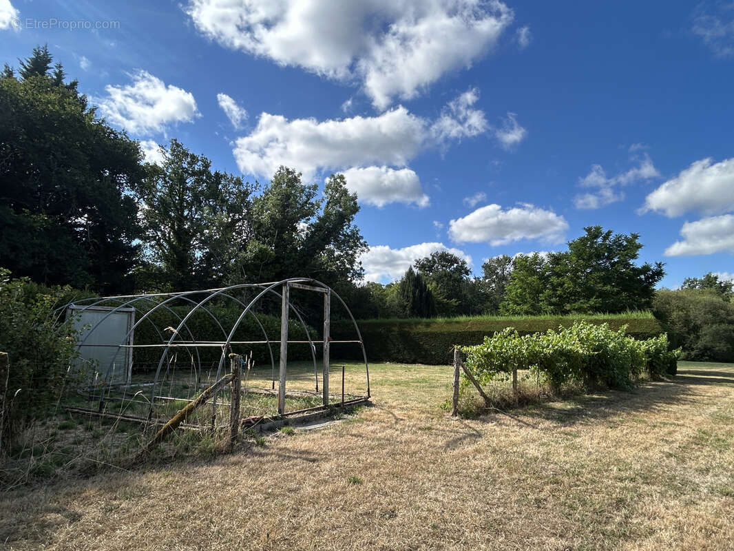 Propriété 2,2 ha avec étang, ancien corps de ferme, parc aboré, prairie - photo 25