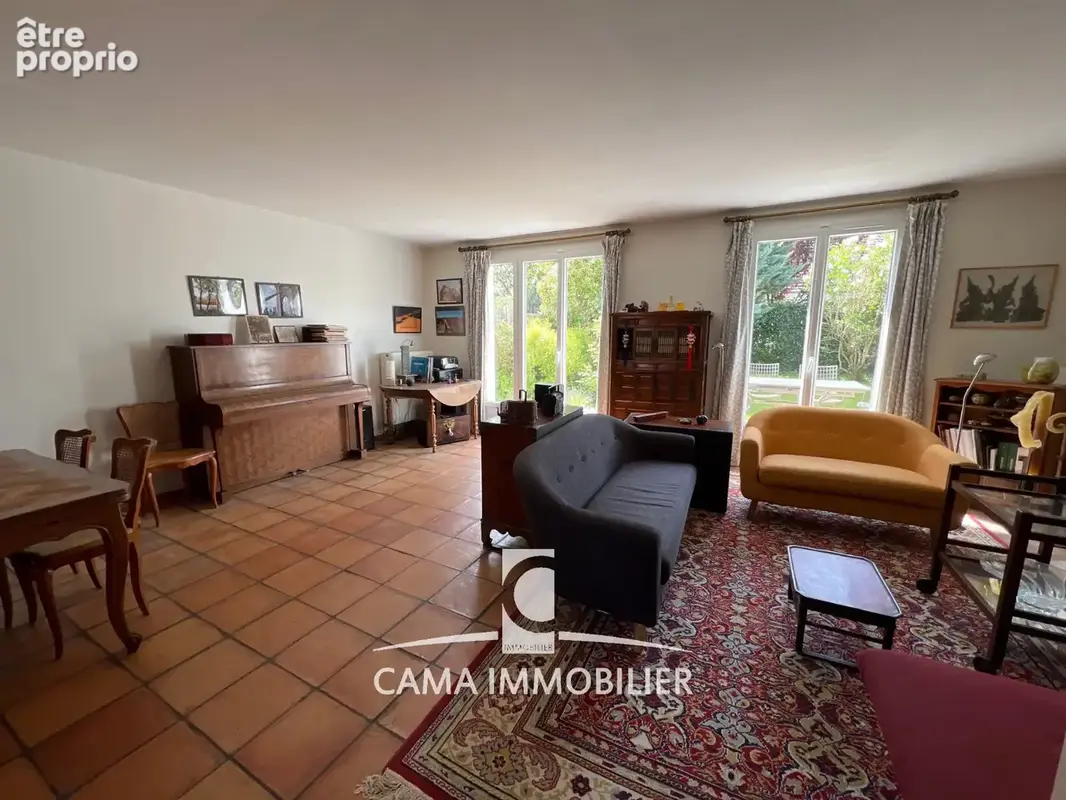 Exclusivité. Maison avec 5 chambres et un joli jardin paysager plein sud dans une residence recherchée. - photo 3