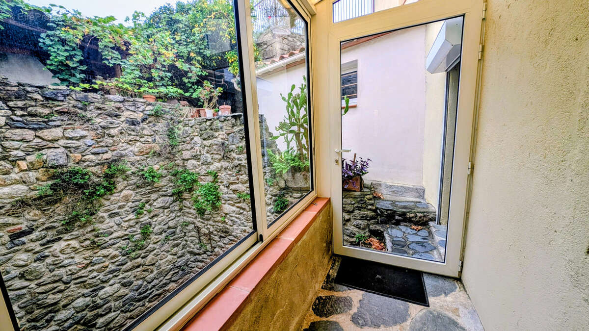 Maison à LAROQUE-DES-ALBERES