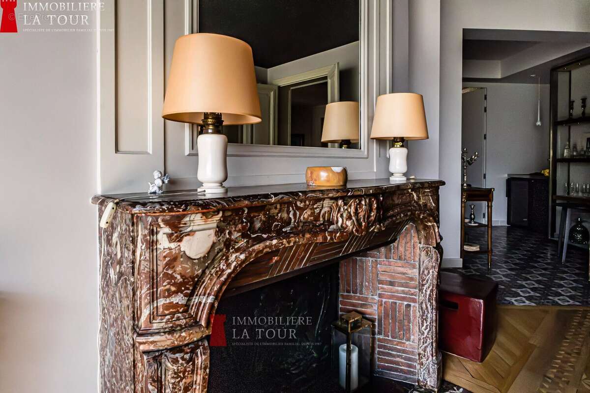 Appartement à PARIS-16E