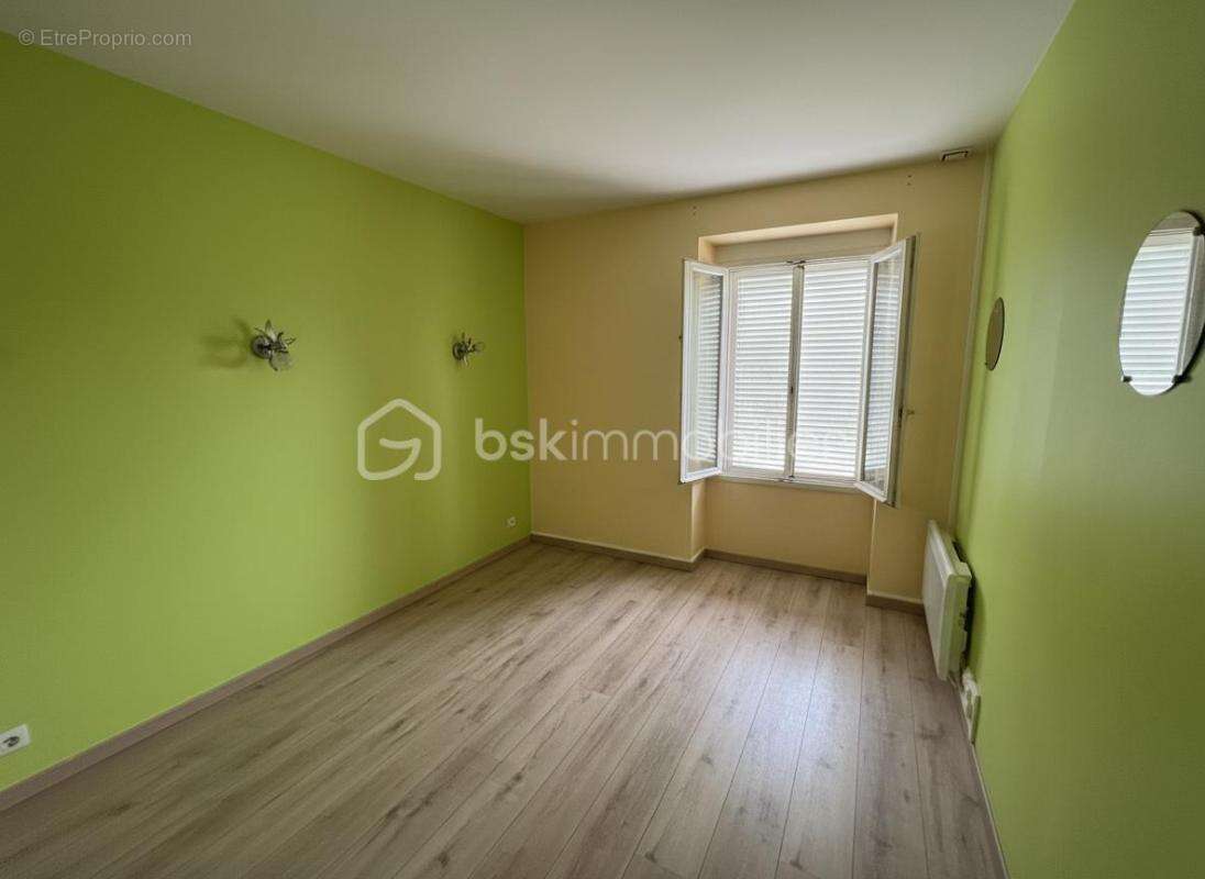 Maison à SAINT-GEORGES-DE-REINTEMBAULT