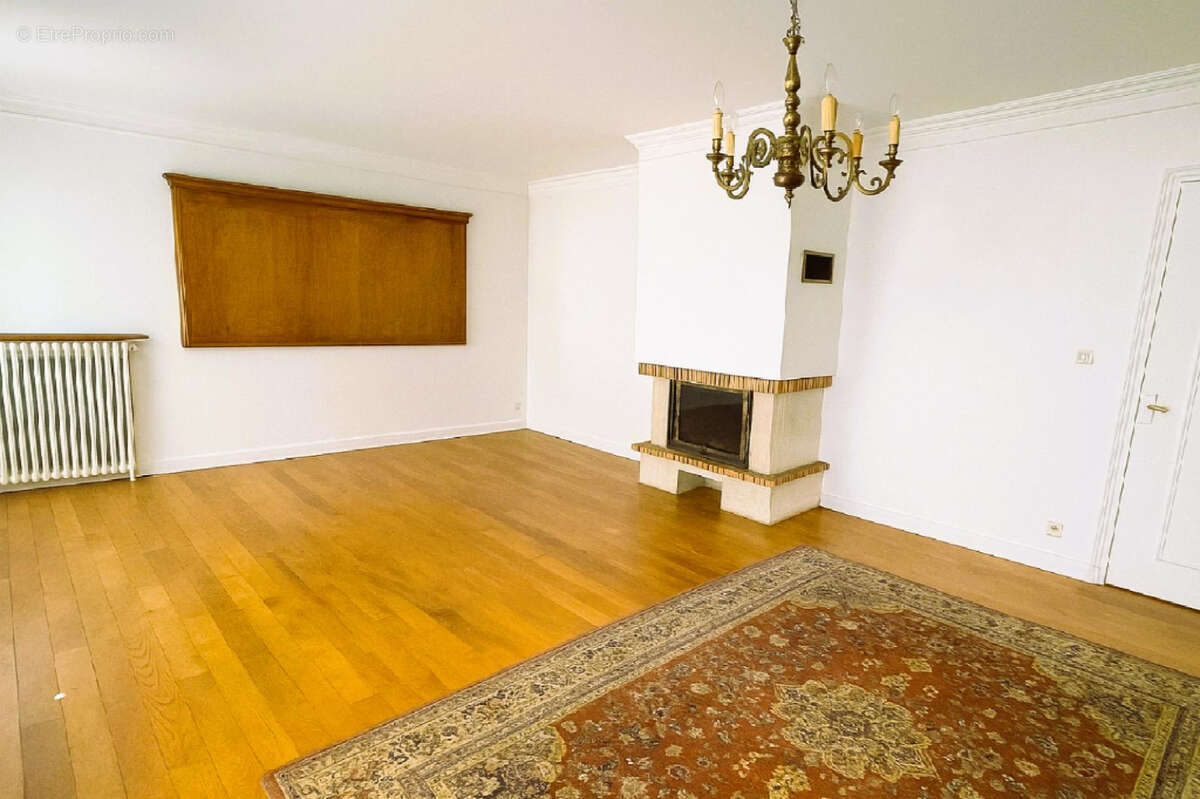 Maison à SAINT-MARTIN-DES-CHAMPS