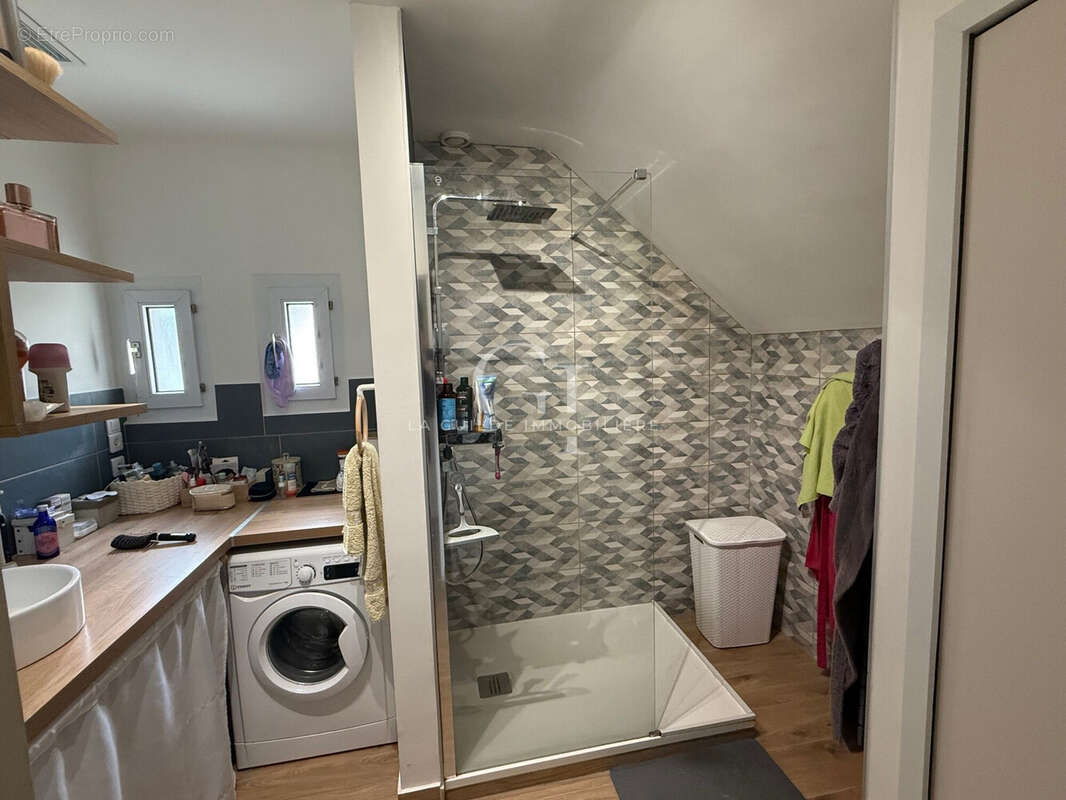Appartement à LES PONTS-DE-CE