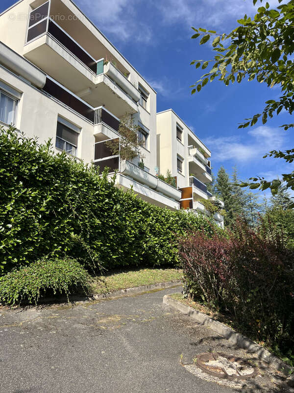 Appartement à SAINT-PRIEST-EN-JAREZ