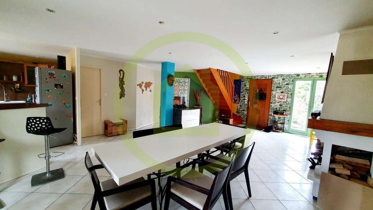 Maison à BRUGUIERES