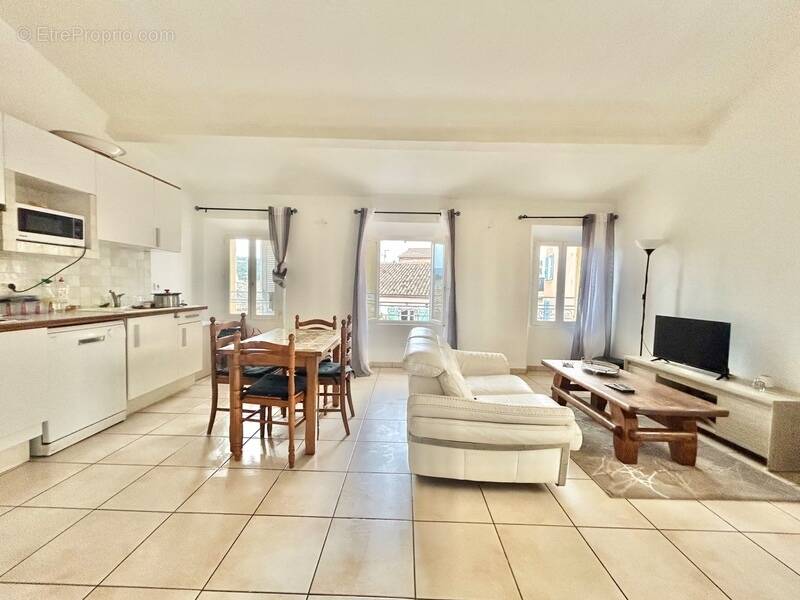 Appartement à LE MUY