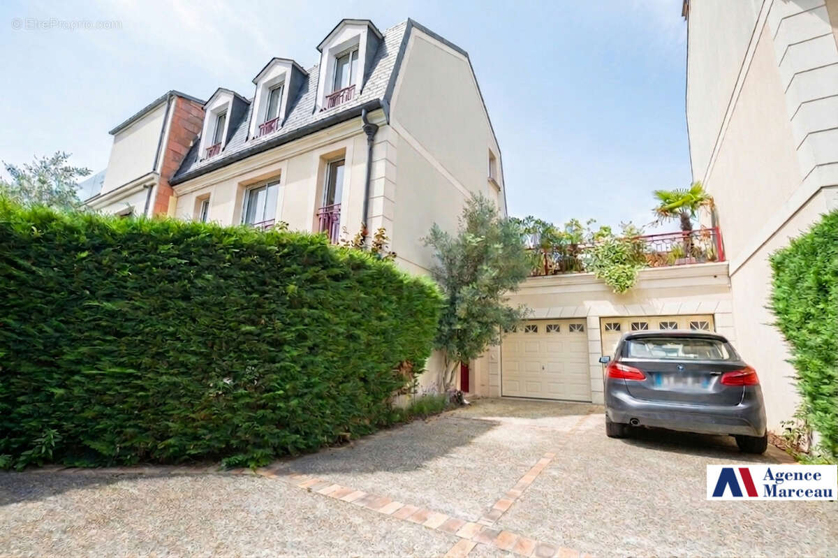 Maison à COURBEVOIE