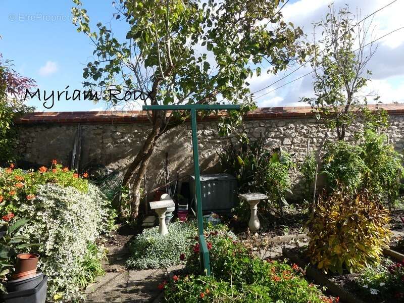 Maison à LA CHAPELLE-SAINT-MESMIN