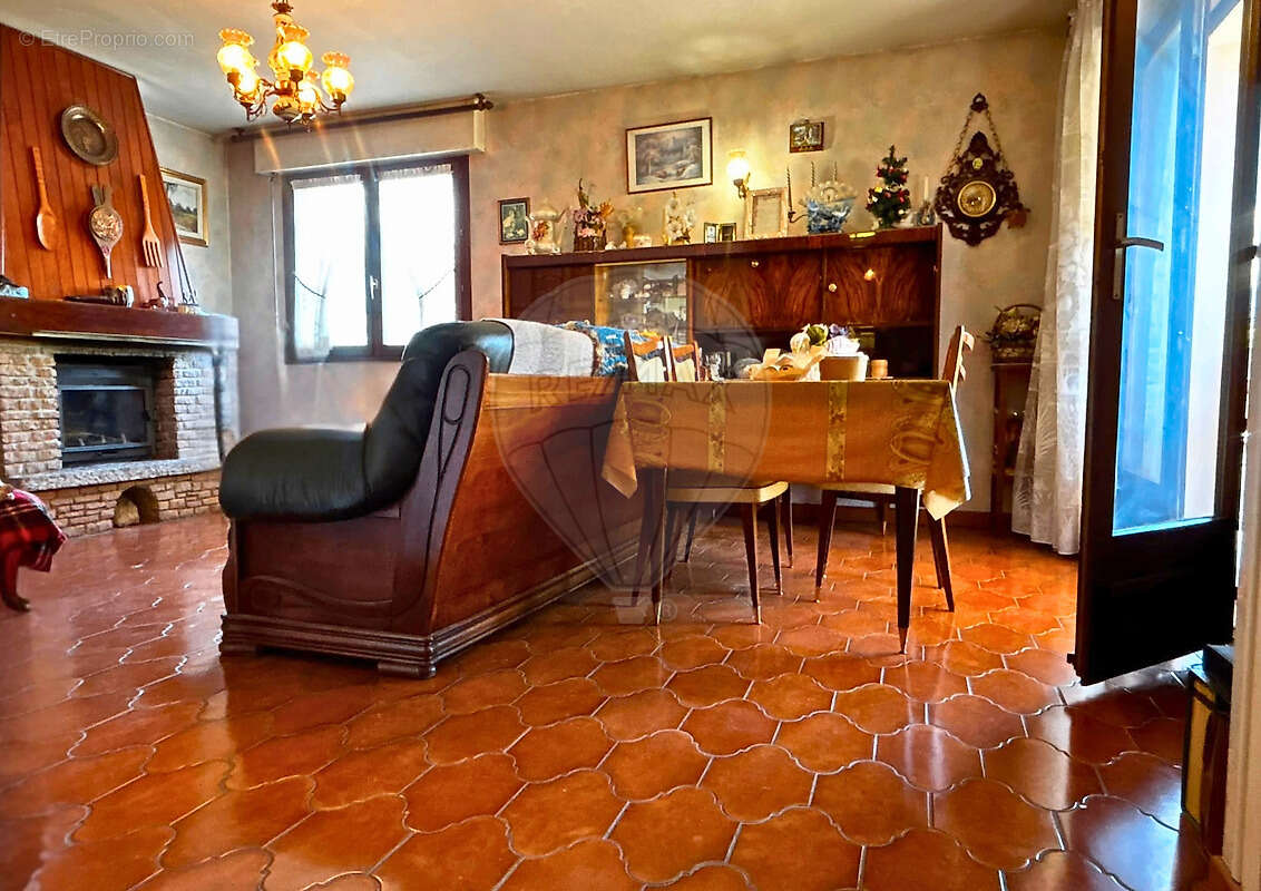 Maison à MARIGNIER