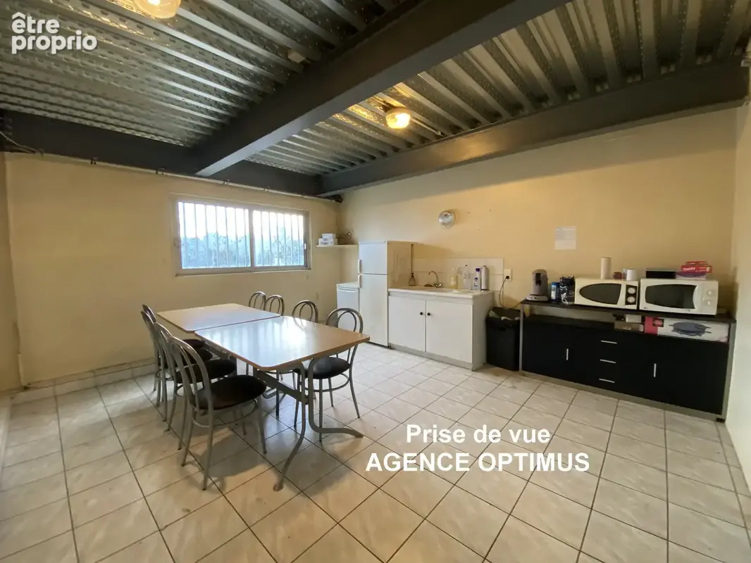 LOCAL PROFESSIONNEL + STOCKAGE - 1170 m2 bâtis sur 5886m2 de terrain - photo 20