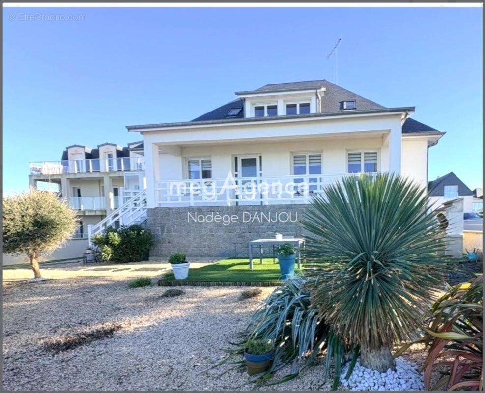 Maison à DONVILLE-LES-BAINS