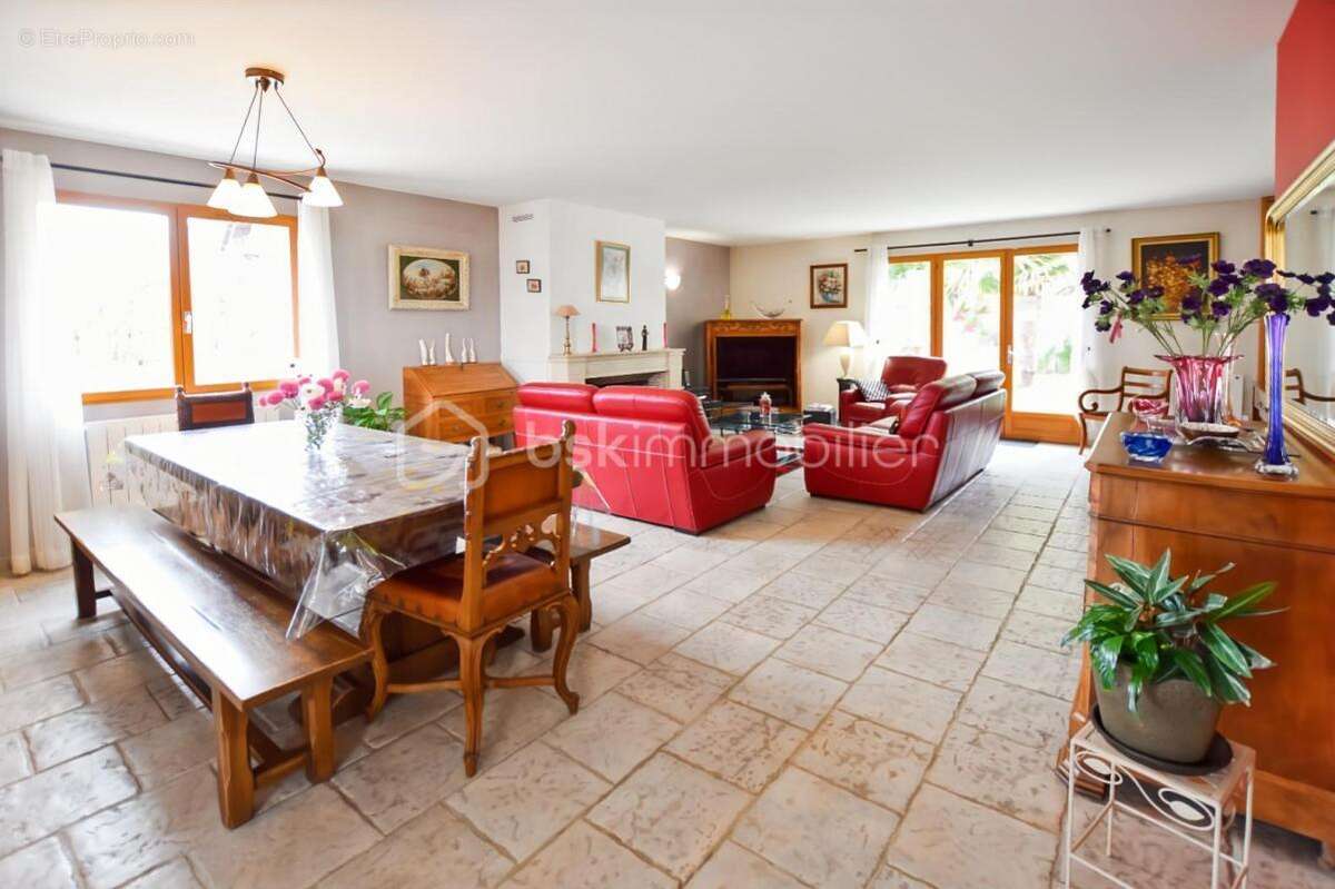 Maison à CRECY-LA-CHAPELLE