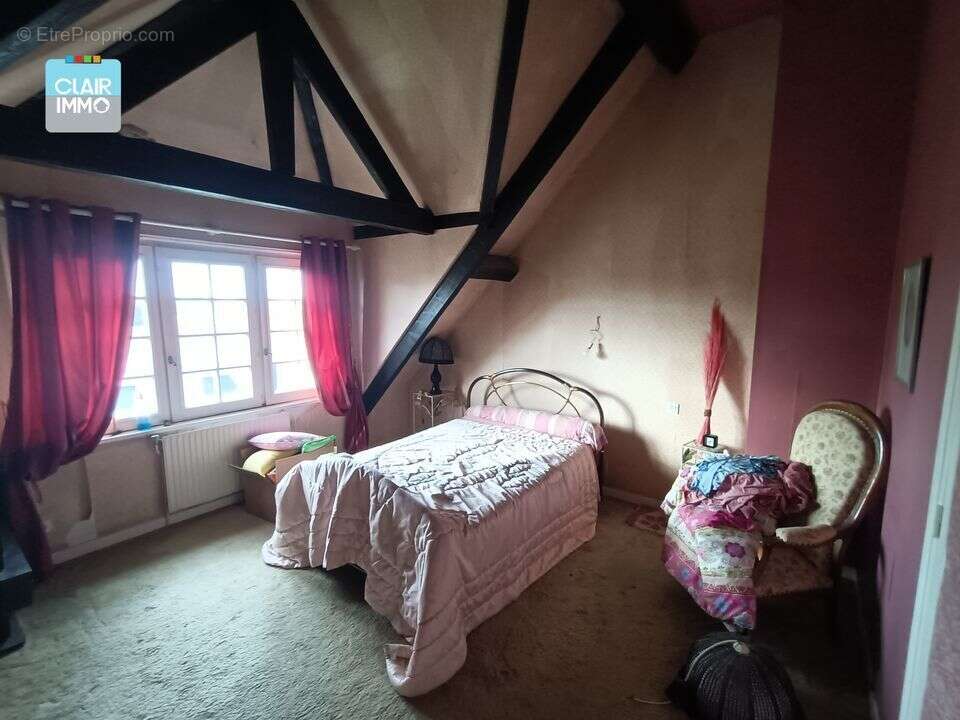 À Replonges Maison 6pièces de 150 m² - terrain de 1443 m²  - Maison à REPLONGES