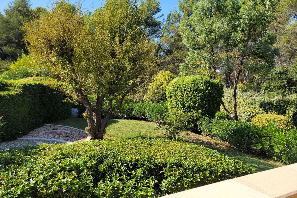 Sur parcelle de 2131 m2 - photo 13