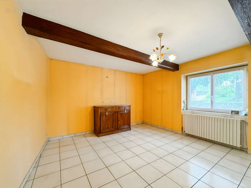 Maison à LA CLAYETTE