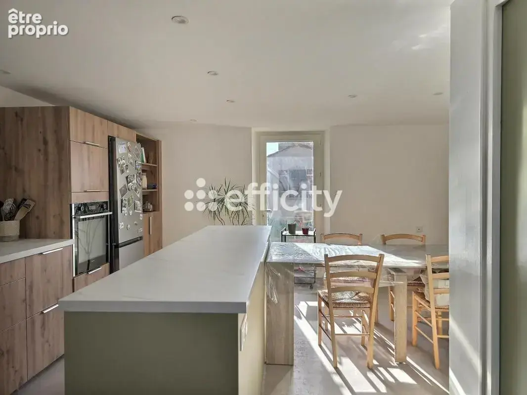 Maison 122 m² à Saint-Hilaire-La-Palud  - photo 3