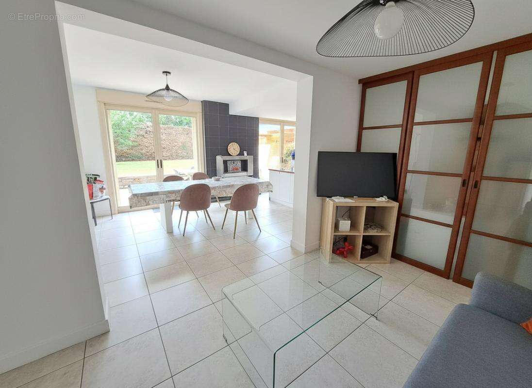 Maison familiale lumineuse avec jardin et garage -  Angers Saint-Léonard ? 192 m² - photo 4