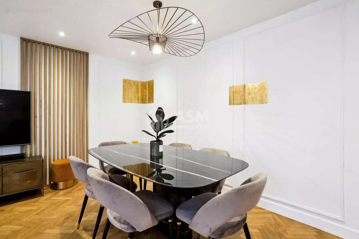 Appartement à COURBEVOIE