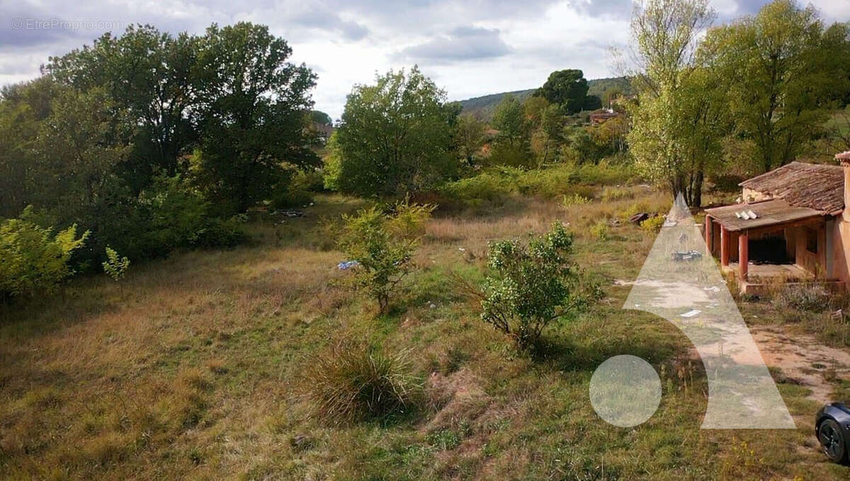 Terrain à VILLECROZE