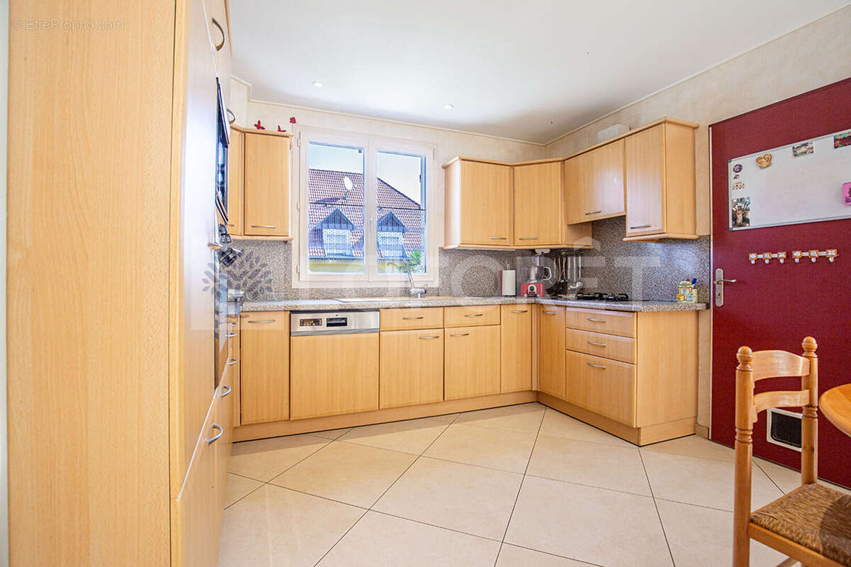 Agence immobiliere laforet - "musa" - annecy / vieugy - appartement t3 de 96,18m² - terrasse - jardins - garage - place de stati - photo 7