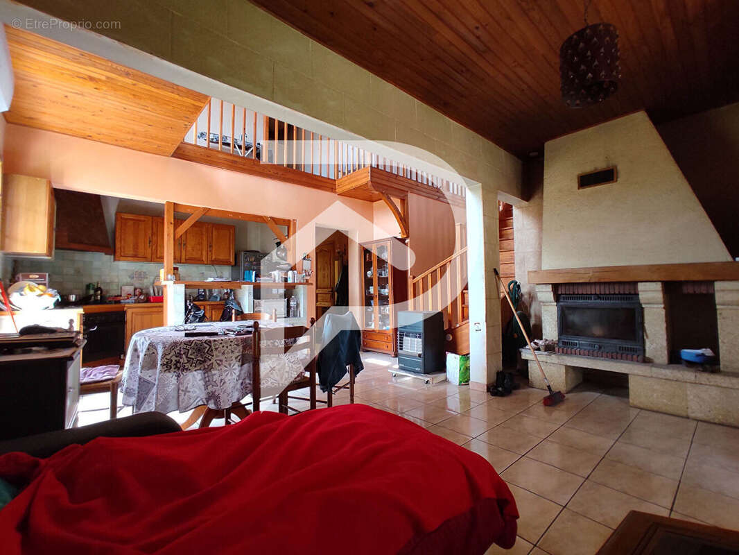 Maison à COUTRAS