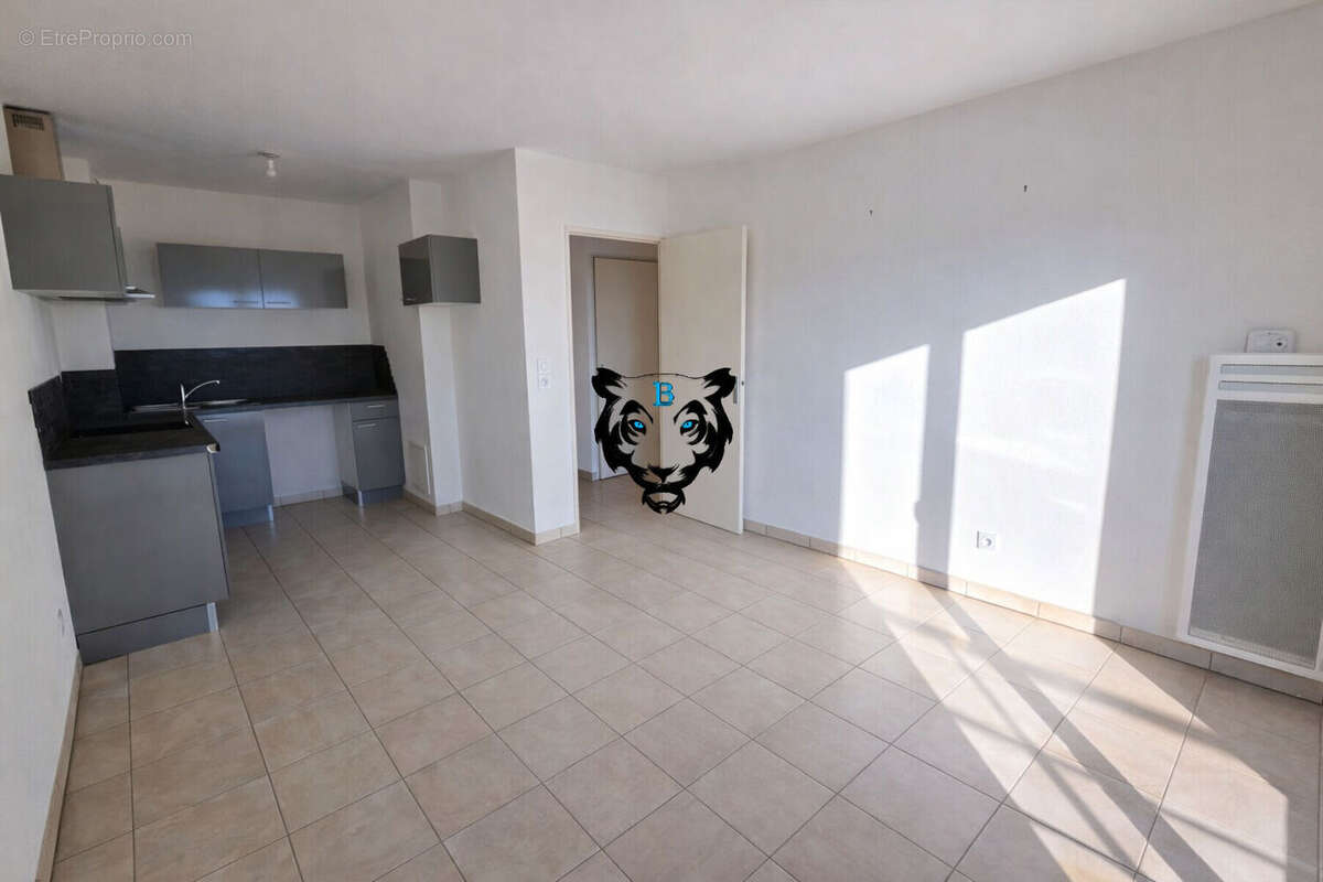 Appartement à ROQUEBRUNE-SUR-ARGENS