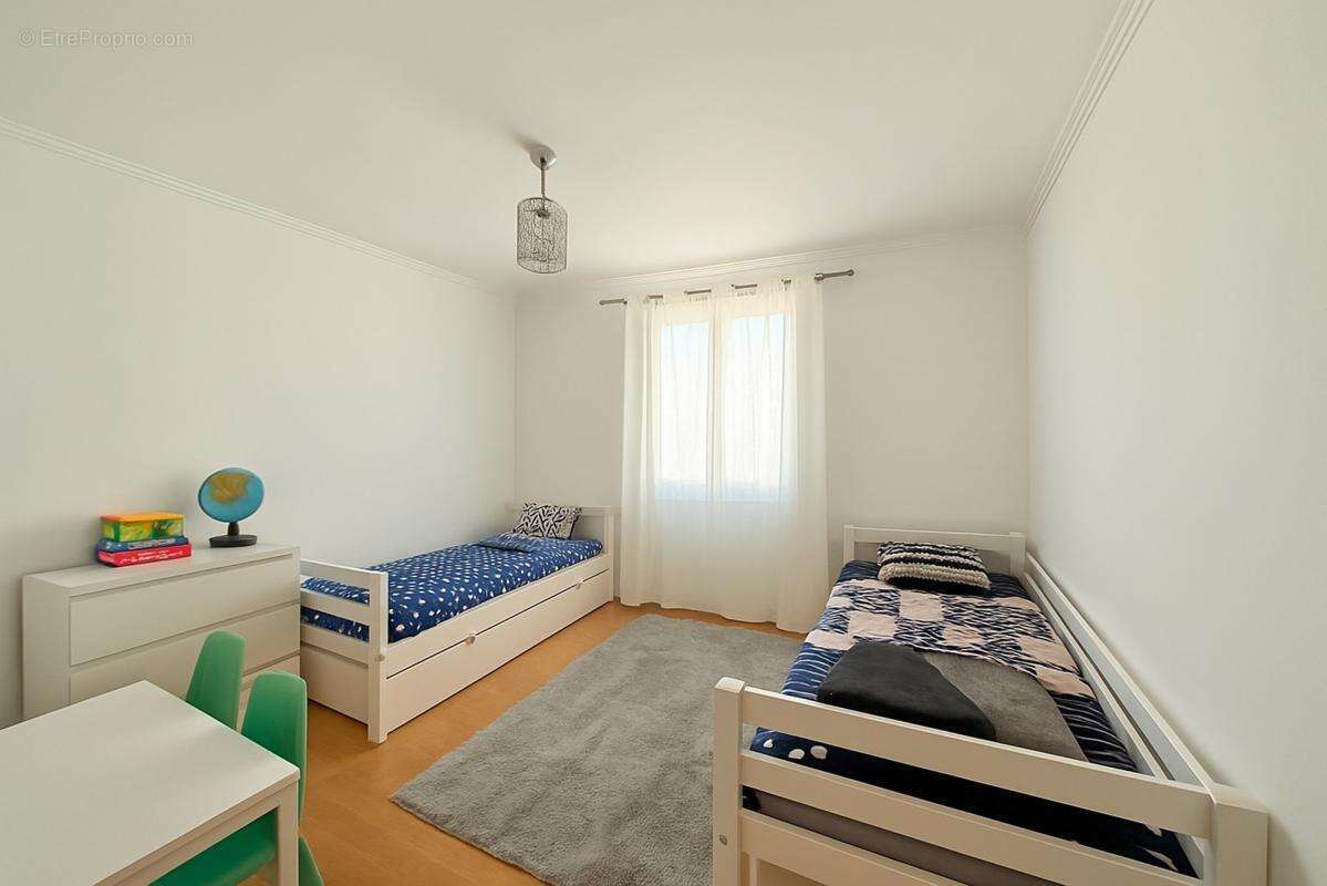 Appartement à LES PAVILLONS-SOUS-BOIS