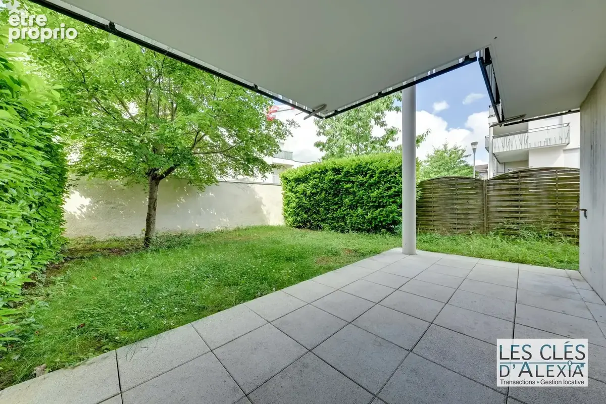 Décines – T3 traversant de 67,48 m²,  terrasse et jardin privatif de 80 m² - photo 2