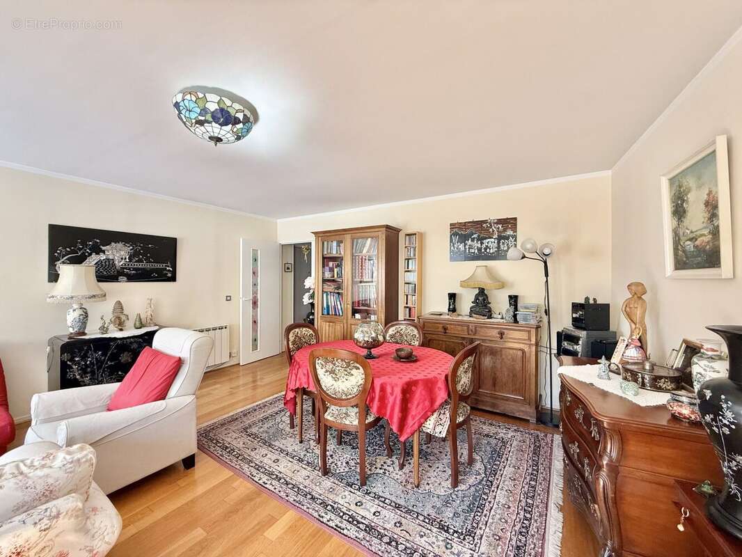 Appartement à PARIS-14E