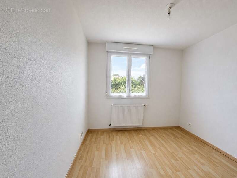 ROSENAU – Très bel appartement 2 pièces de 43 m² avec terrasse de 10 m², cave et 2 places de parking privatives – À proximité im - photo 8