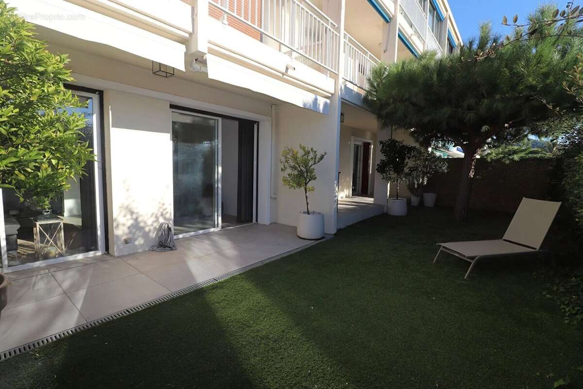Appartement à SAINT-CYR-SUR-MER