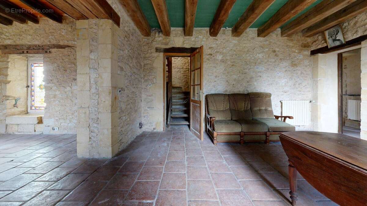 MaisonenpierresavecsesdependancesLivingRoom 7 - Maison à MONPLAISANT