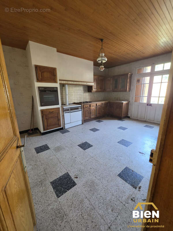 Maison 250 m² à Milhaud  - photo 6