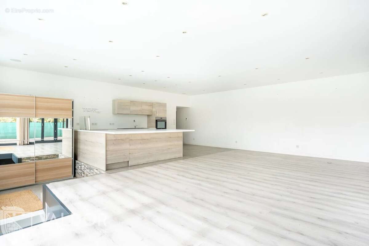 Maison à SAINT-GENIS-LES-OLLIERES