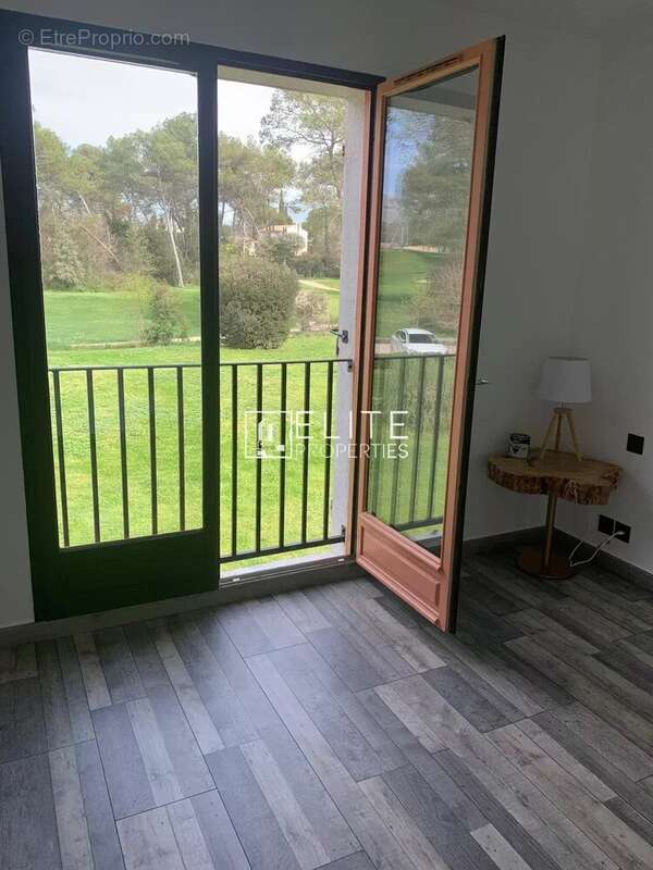 Appartement à MOUANS-SARTOUX