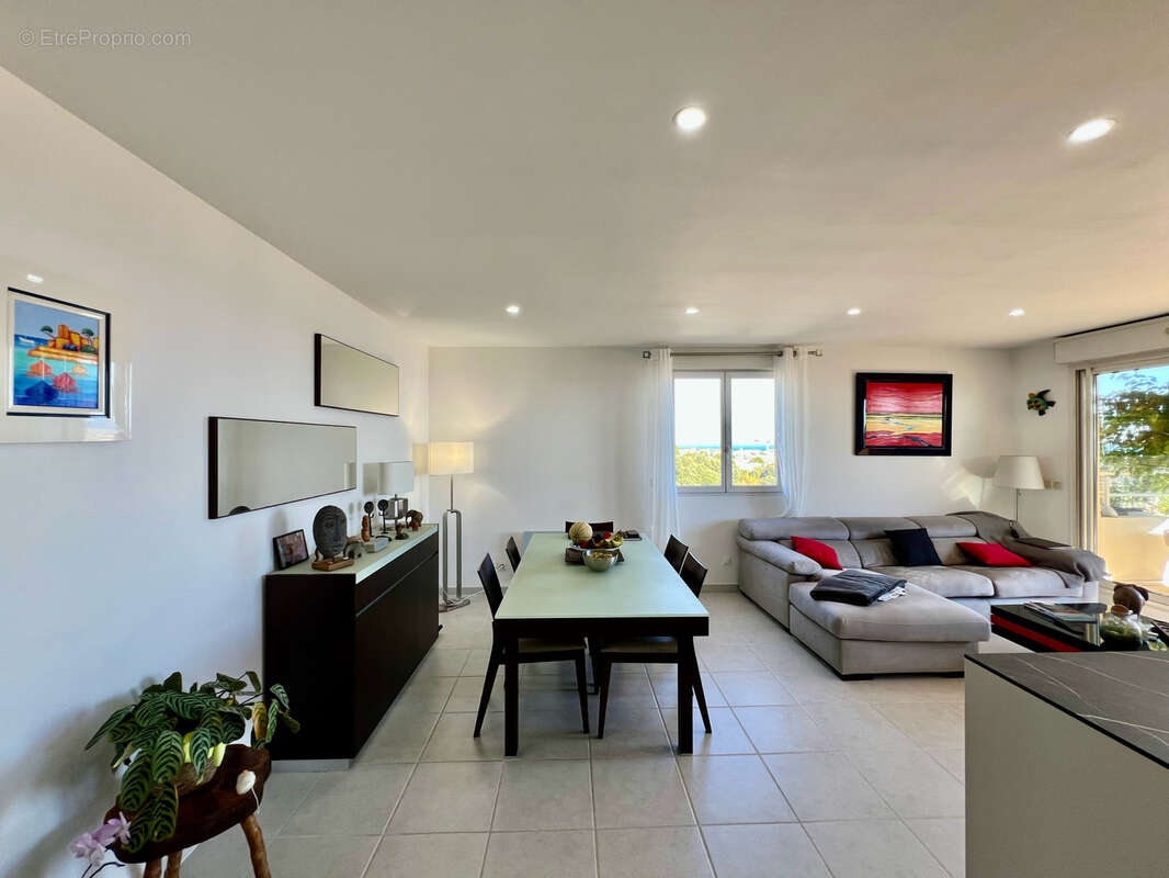 Appartement à SAINT-LAURENT-DU-VAR